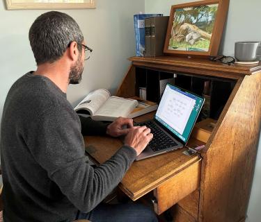 Andreas studying
