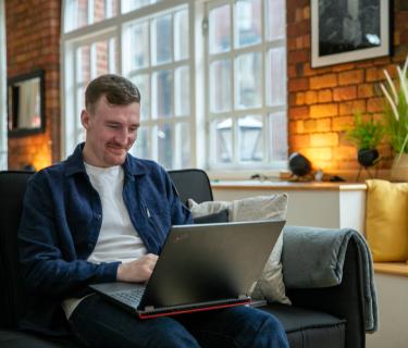 Bradly Sindon’s Journey to Gradution with Arden University